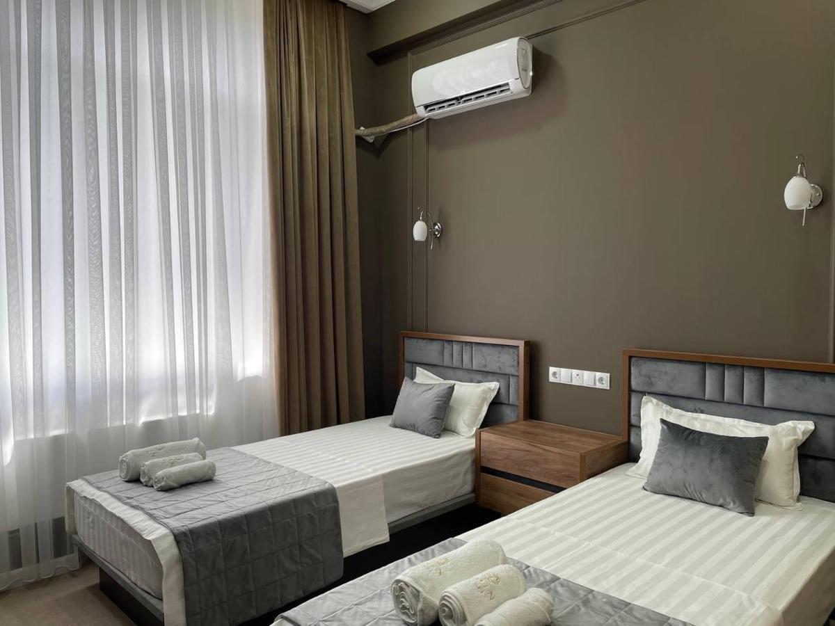 Emin Hotel Фергана Экстерьер фото
