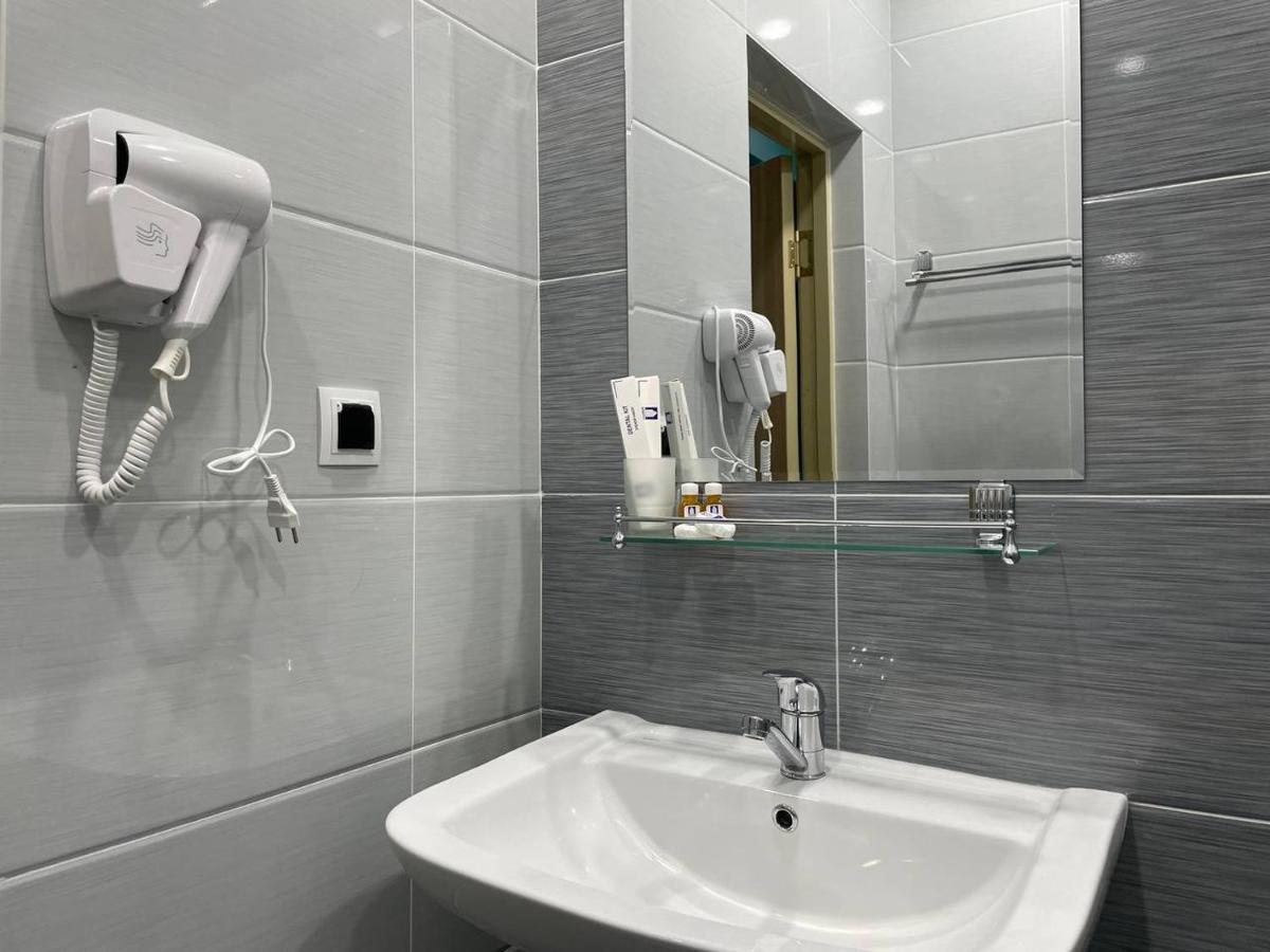Emin Hotel Фергана Экстерьер фото
